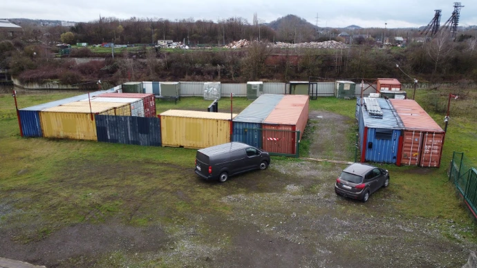 Site de containers de stockage Self-Stockage vue aérienne